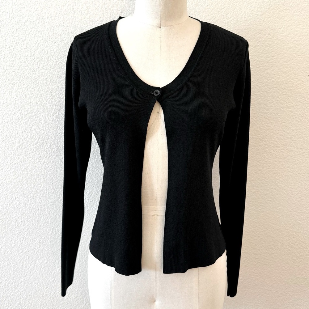 Finity Studio One Button Top Sweater